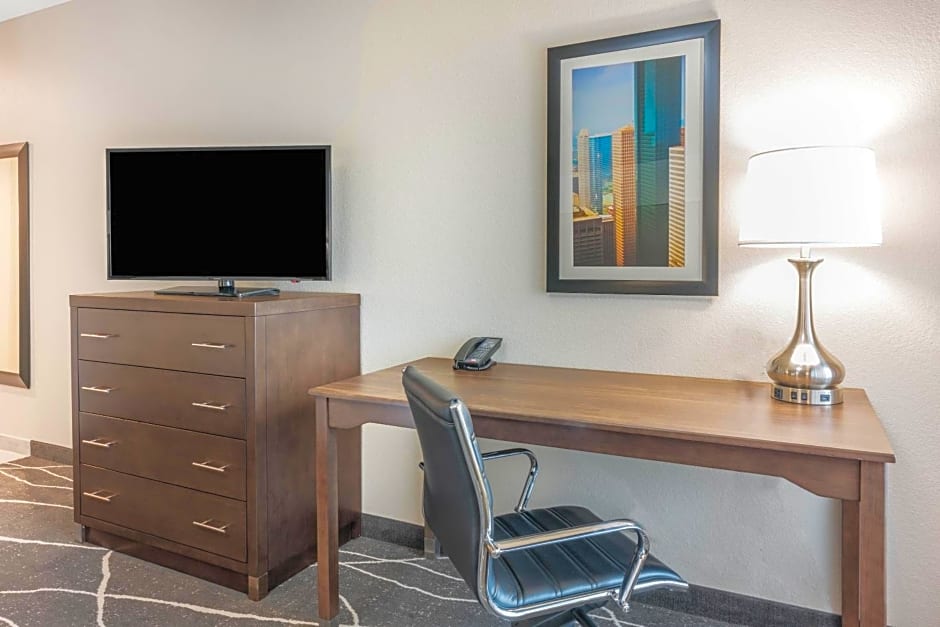 La Quinta Inn and Suites by Wyndham Houston Spring South