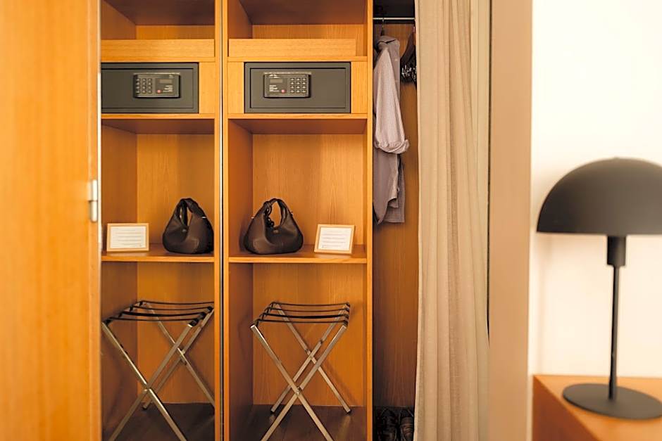 9Hotel Republique