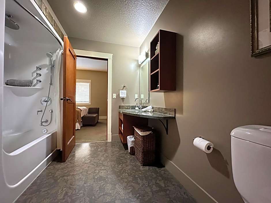 Solara Escape - 2BR Retreat with Pool - Hot Tub - Gym - Spa