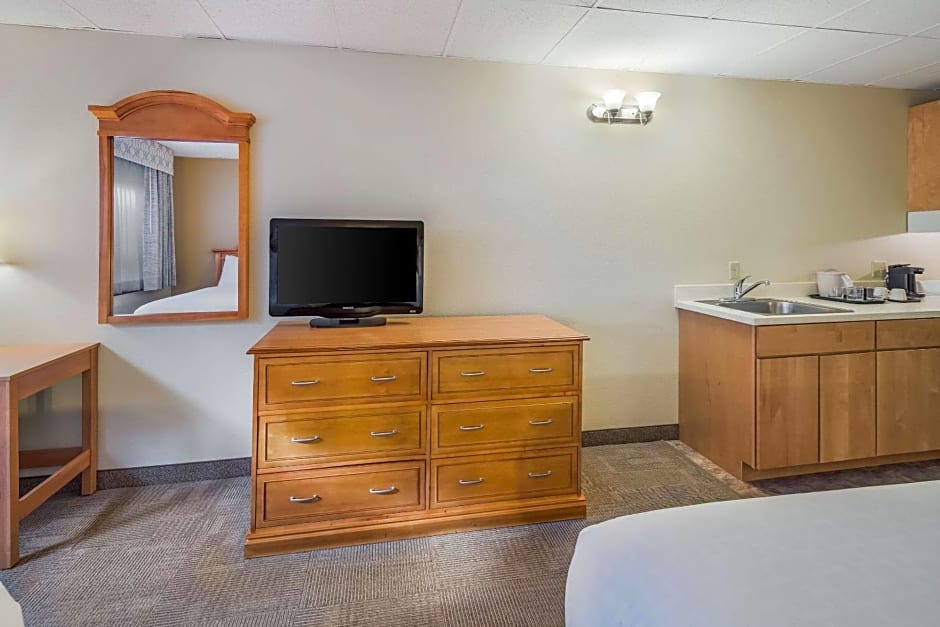 Clarion Hotel & Suites Fairbanks near Ft. Wainwright