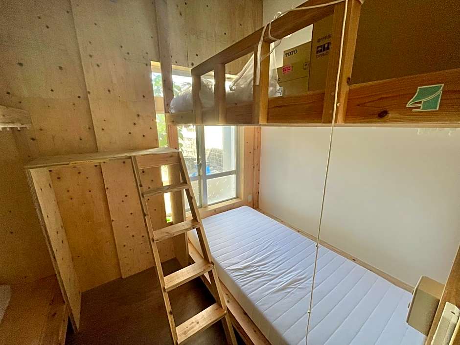 交流型ゲストハウス伊良部ジャーニーインIrabu Joureny INN#毎日みんなで夕食会#ゲストさんは20-30代が中心#海徒歩1分#空港車で5分#本格フィンランドサウナ付き#海と星と夕日が見える屋上あり