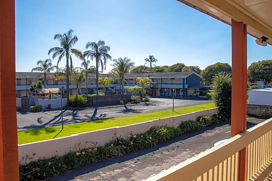 Arkana Motor Inn & Terrace Apartments