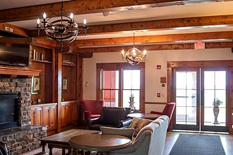 HH 207 Ski-InOut Sunrise Views Village Steps Sleeps 4