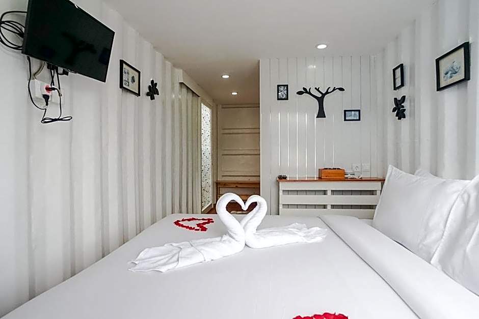 Container Smart Stay (CSS)