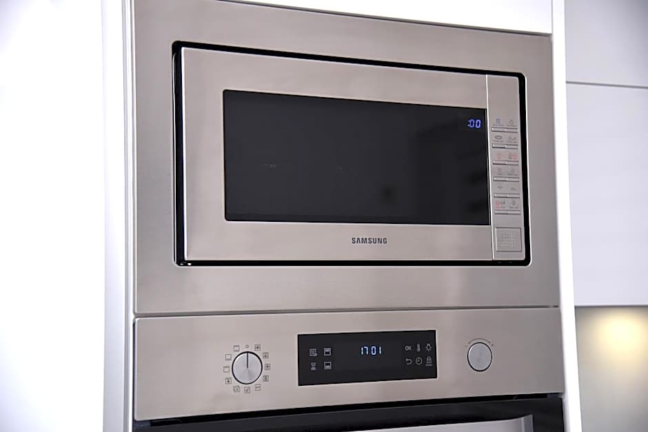 La Luna Premium Deluxe Apartment with Pool & Jacuzzi, Bikes and Covered Parking