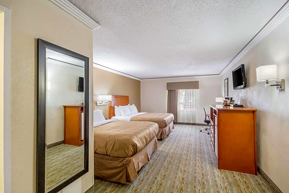 Quality Inn & Suites Kansas City - Independence I-70 East