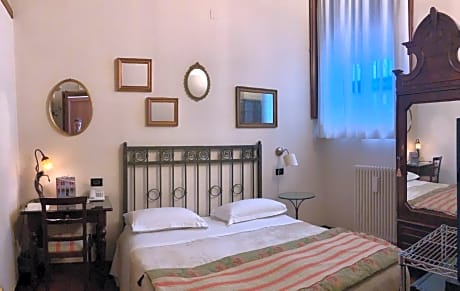 Economy Double Room with French bed