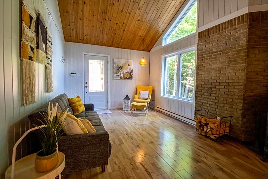 Les Chalets Tourisma - Chalet dans les bois avec lac privé - Le Colibri