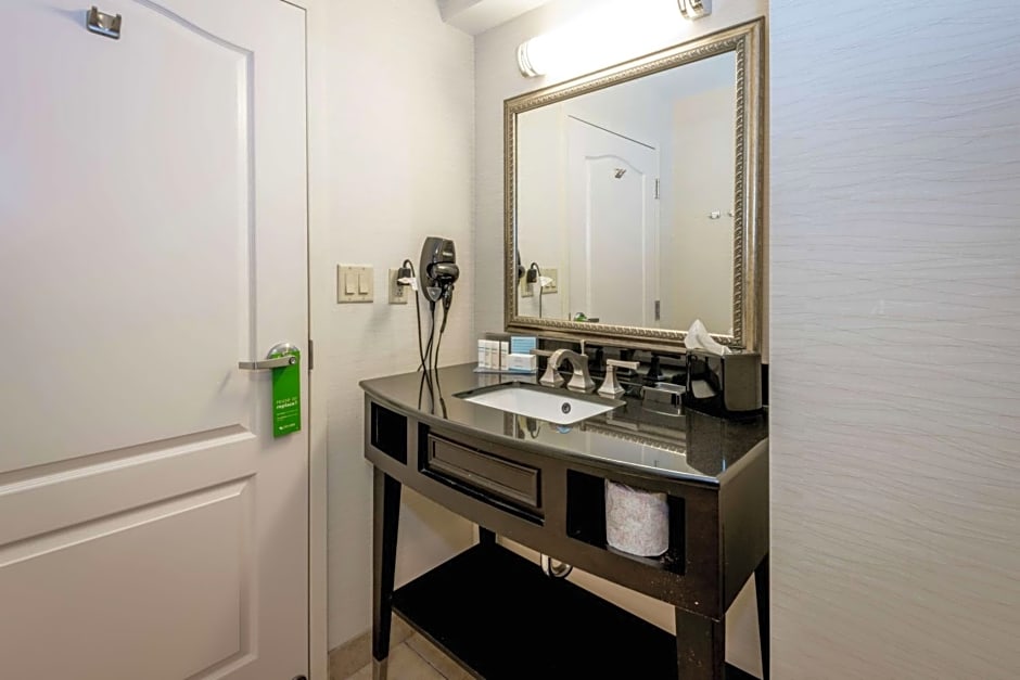 Hampton Inn & Suites Montgomery-Downtown