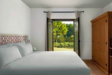 Three-Bedroom Townhouse with Resort View