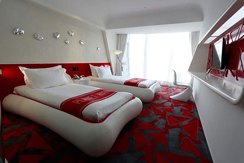Planet Hotel