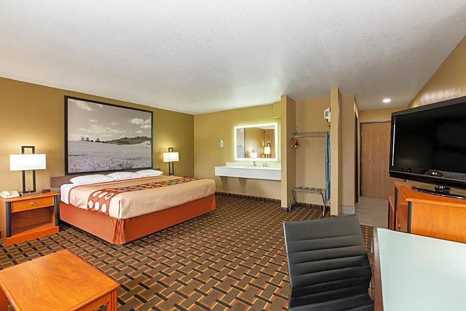 Super 8 by Wyndham Ottawa