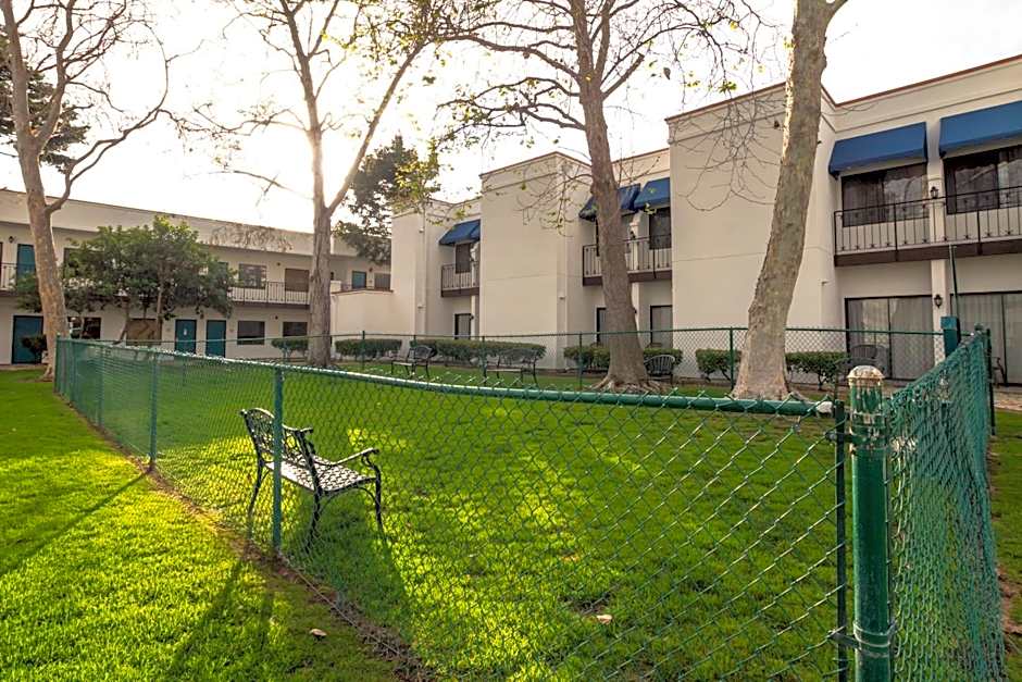 Oxford Suites Pismo Beach