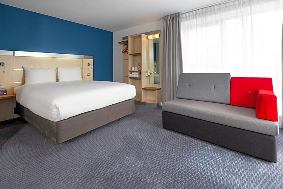 Holiday Inn Express Swindon City Centre By IHG
