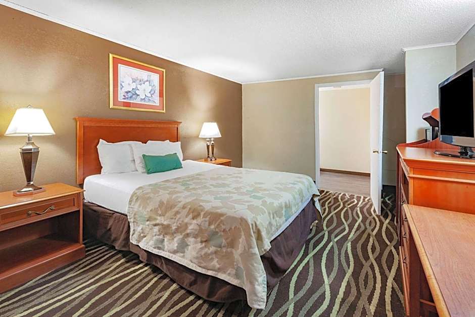 Travelodge by Wyndham Monroe