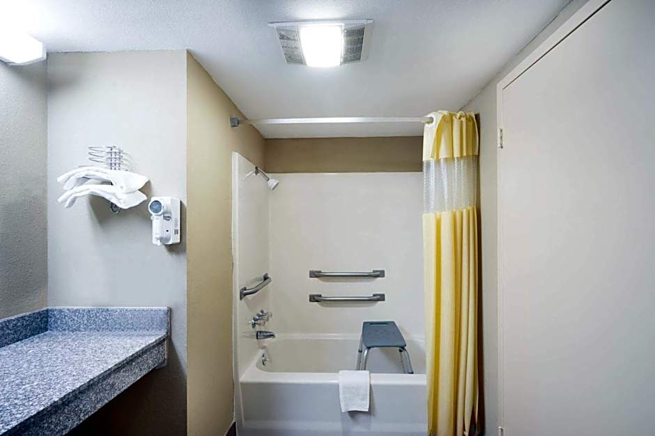 Days Inn by Wyndham Hurricane Mills