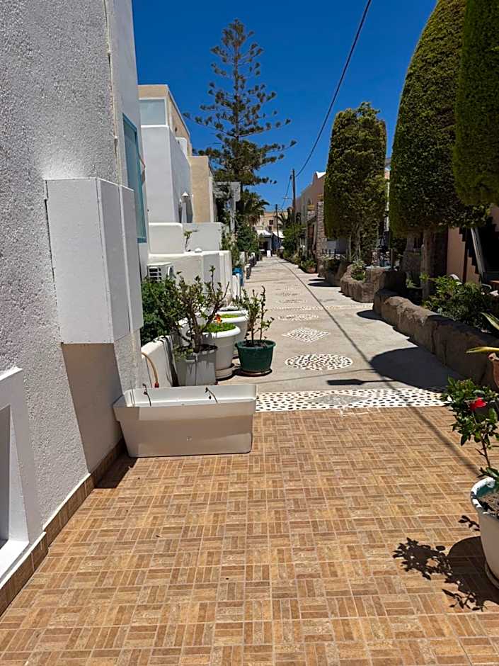 Leonidas Apartments