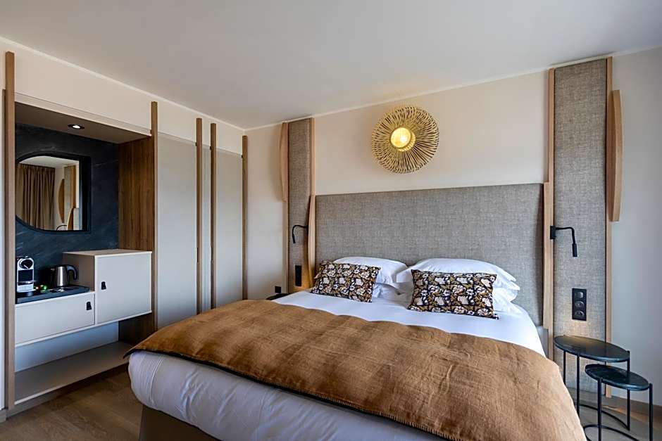 Photo 1 of 5 of Deluxe, Sea View