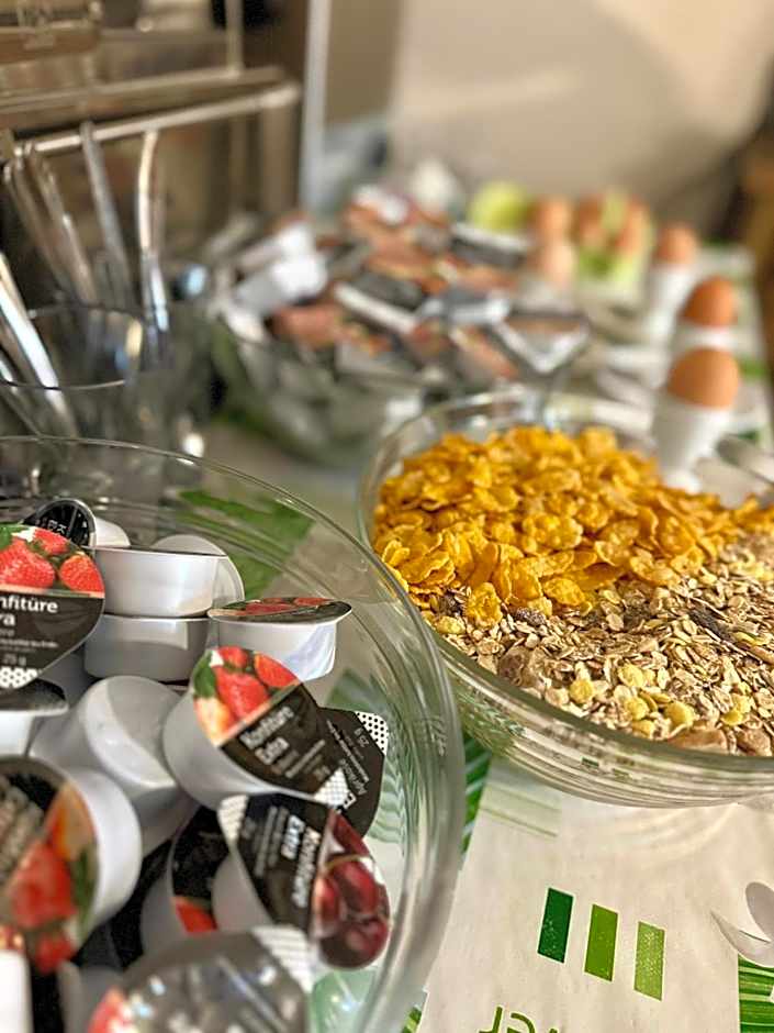 SKILL Mountain Lodge - Ski und Bike Hostel im Sommer mit JOKER CARD