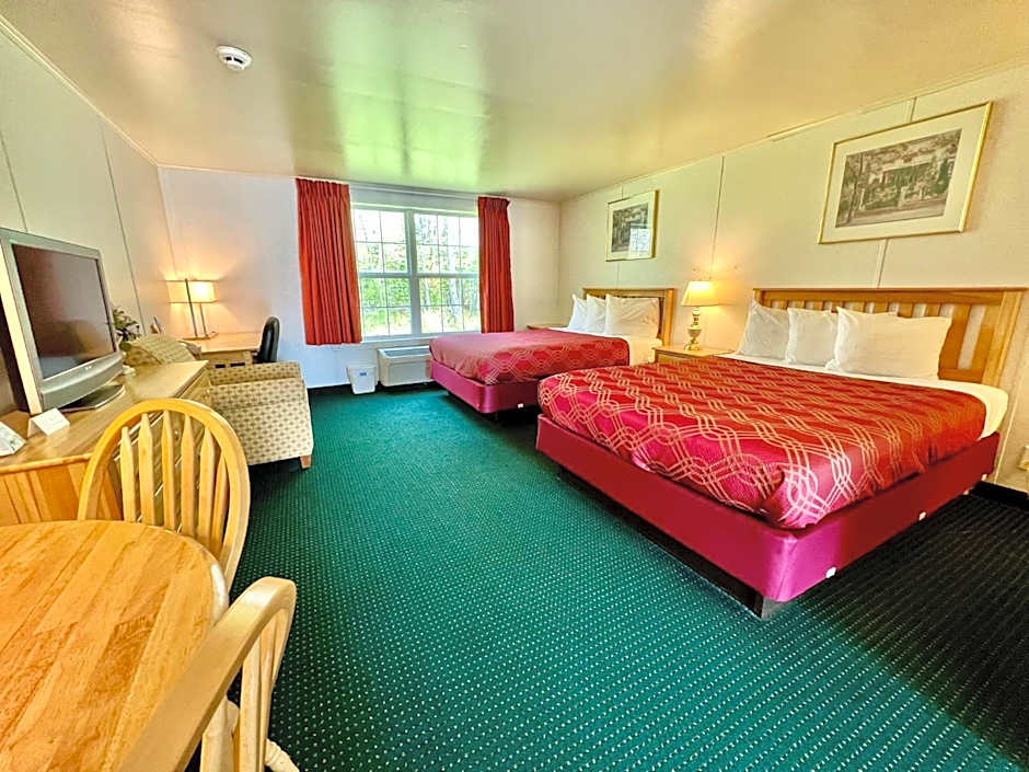 Rodeway Inn & Suites Brunswick near Hwy 1