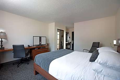 Classic Queen Room with refregirator