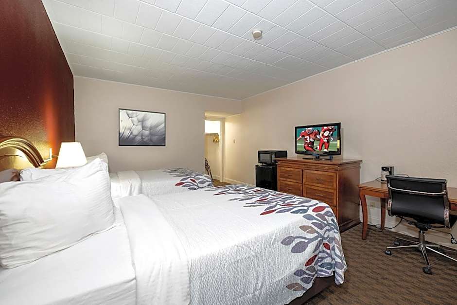 Red Roof Inn & Suites Hazleton