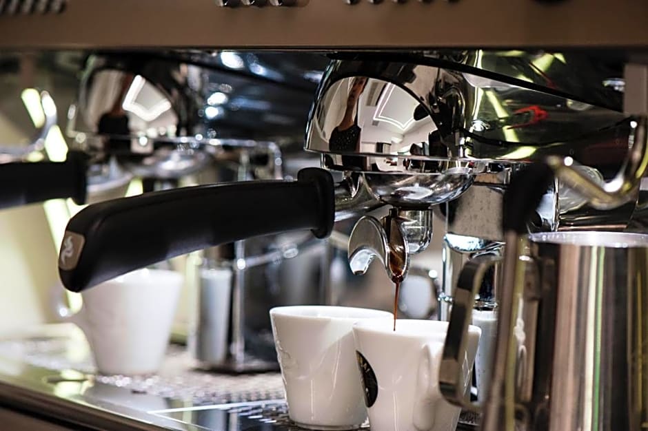 Adalesia Hotel & Coffee