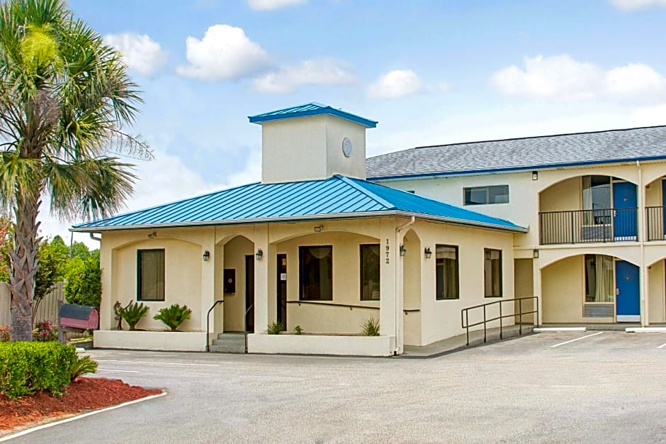 Super 8 by Wyndham Walterboro