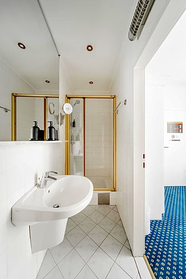 Self-Check-In Hotel Adlon