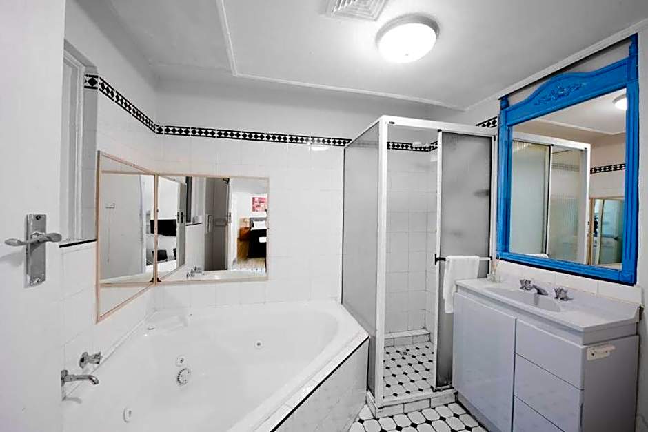 Manly Waves Studios & Apartments