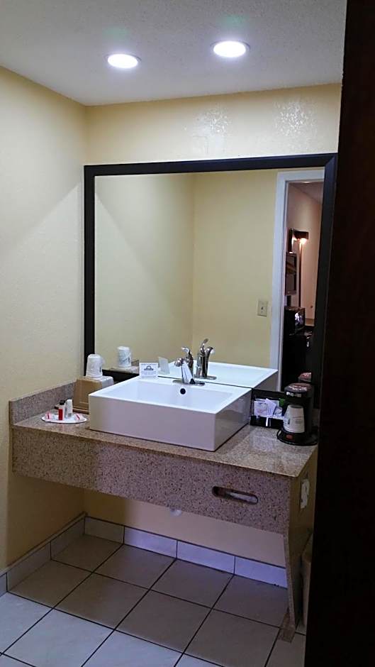 Days Inn by Wyndham St. Petersburg Central