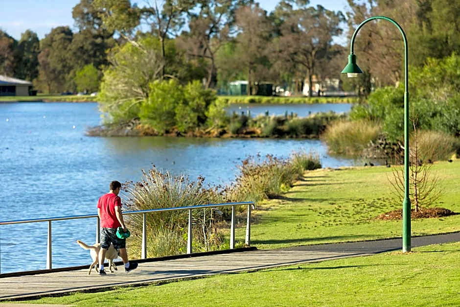 QUALITY HOTEL LAKESIDE