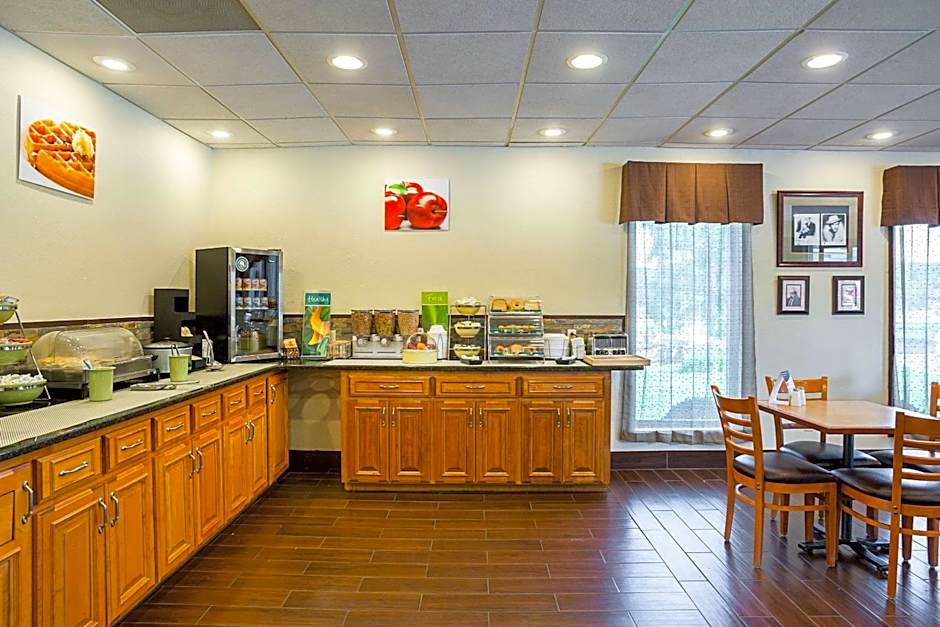 Quality Inn Hurricane Mills I-40