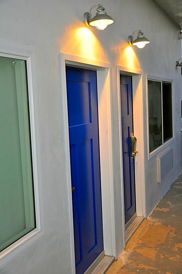 The Belmont Shore Inn