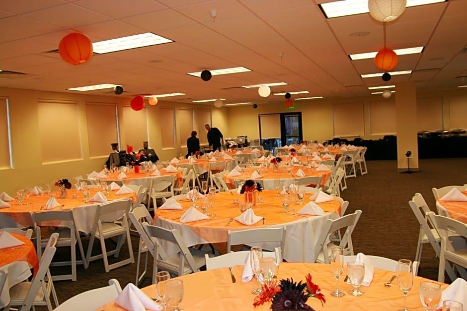 GreenTree Inn & Suites Phoenix Sky Harbor