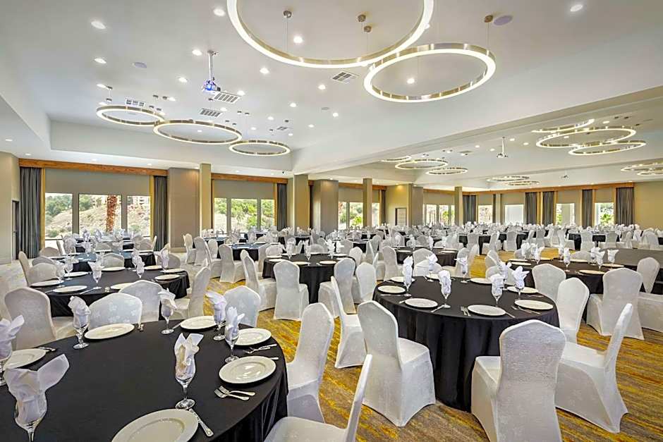 DoubleTree By Hilton Pomona