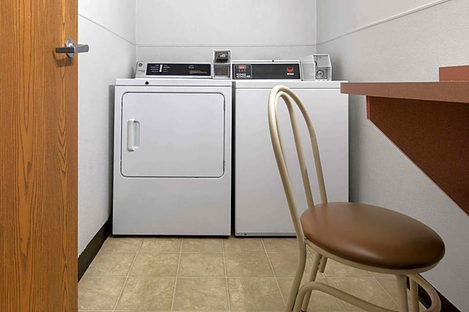 Super 8 by Wyndham Grapevine/DFW Airport Northwest