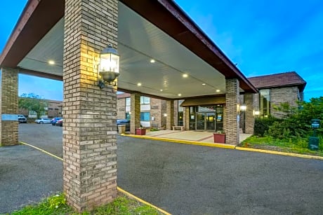 Travelodge by Wyndham Vernon CT