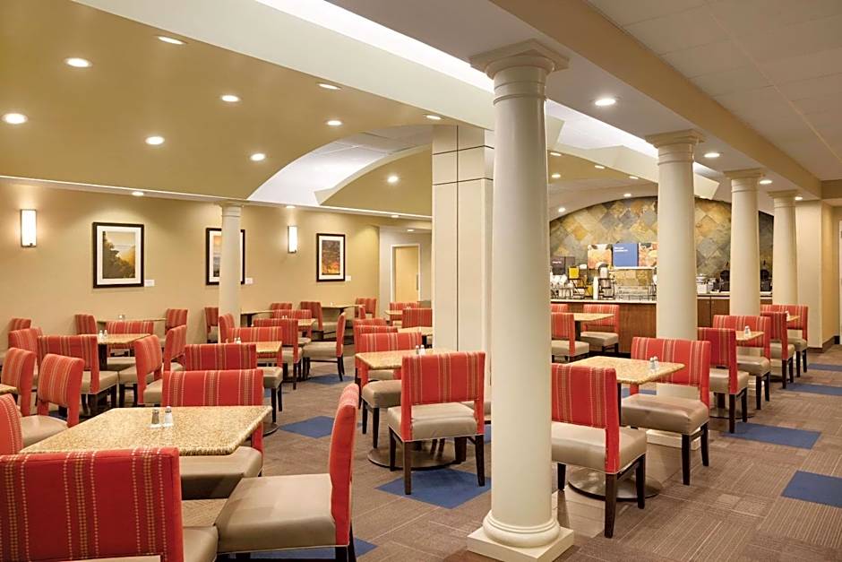 Comfort Inn & Suites Presidential