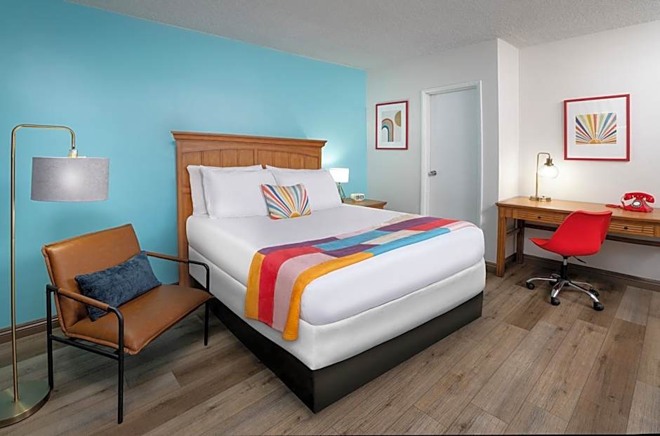 The Sojourn Los Angeles - Sherman Oaks