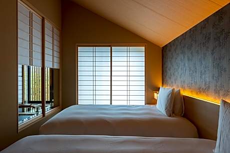 Twin Room with Private Bathroom