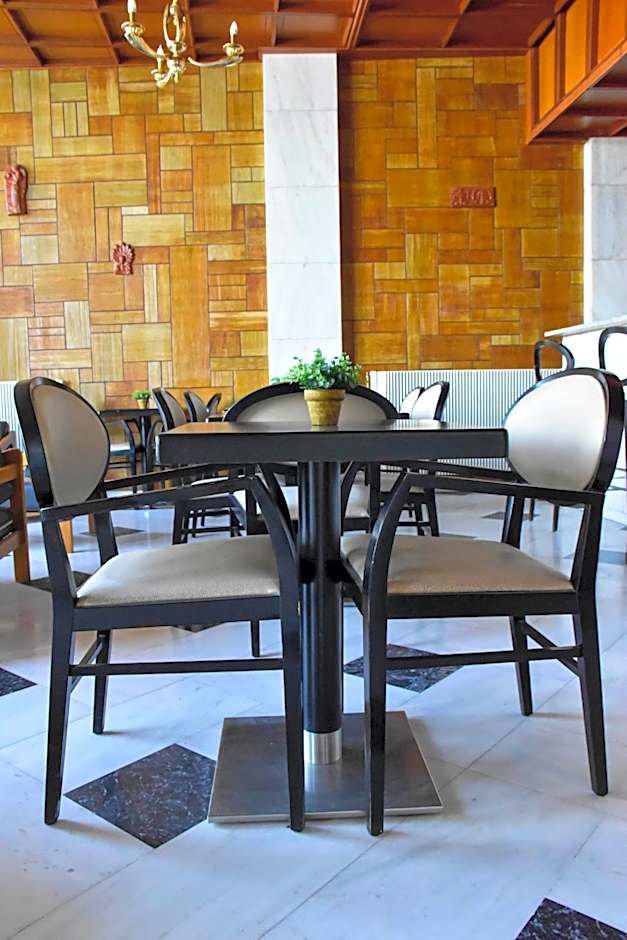 Leonidas Hotel