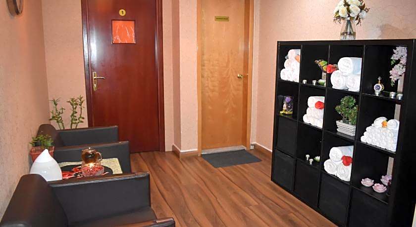 Emirates Plaza Hotel