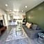 Luxury Mid City Home With Firepit