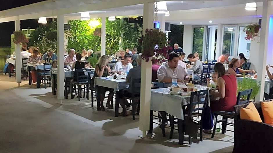 Christopher's Sandy Beach Suites