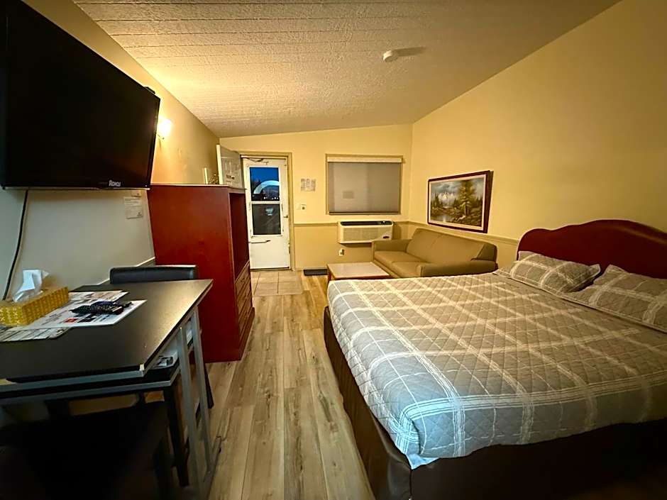 Photo 1 of 9 of Studio 1 Queen Bed