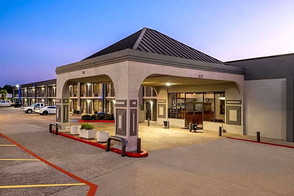 Super 8 by Wyndham Longview/North