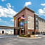 La Quinta Inn & Suites by Wyndham Wichita Airport