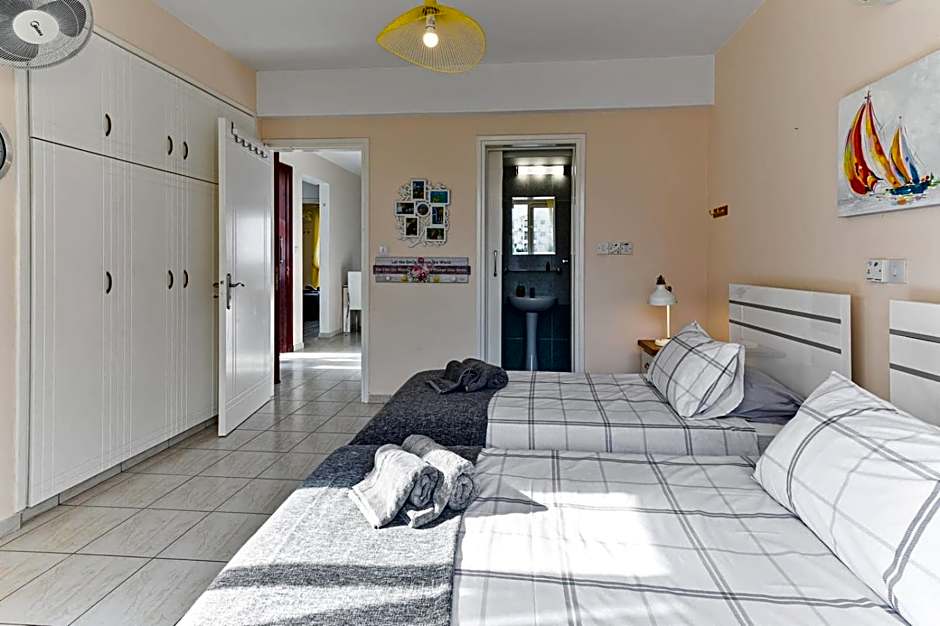 Sunny View - A Stunning Apartment with private rooftop