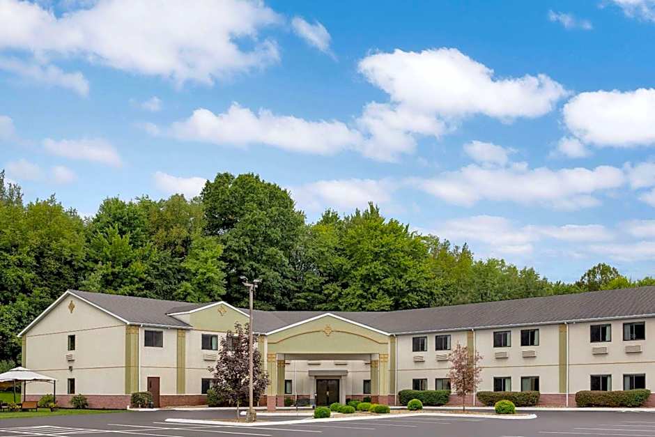 Super 8 by Wyndham Grove City
